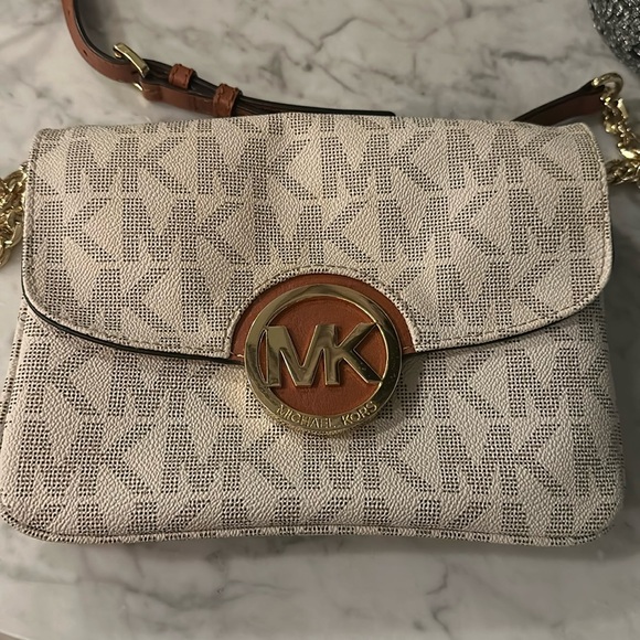 Michael Kors - Picture 2 of 5